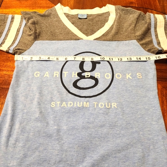 Women's Garth Brooks Stadium Tour Shirt Size Small - Picture 5 of 8